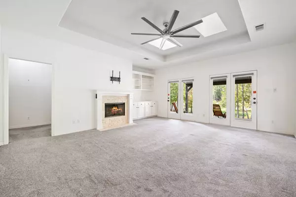 2015 East Lake DR, Huntsville, TX 77340