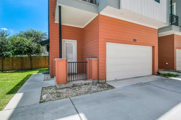 Houston, TX 77007,1523 Hickory ST