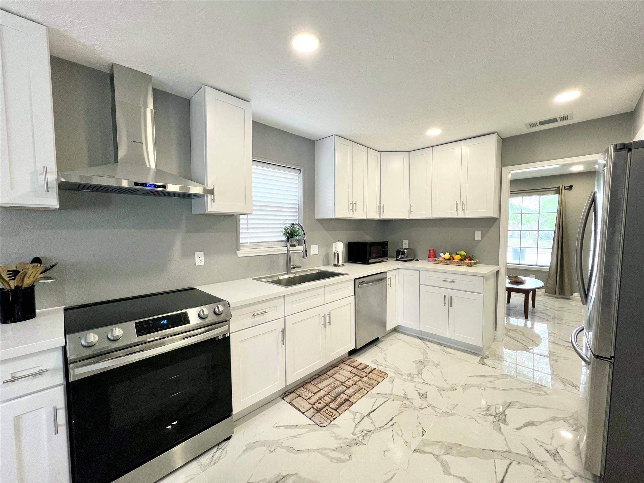 12230 Fairpoint DR, Houston, TX 77099
