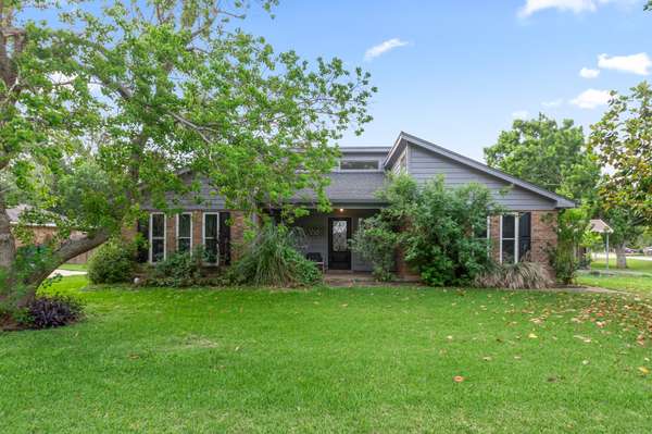 535 Oyster Creek Dr, Richwood, TX 77531