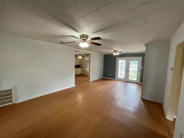 West Columbia, TX 77486,642 S Gray AVE