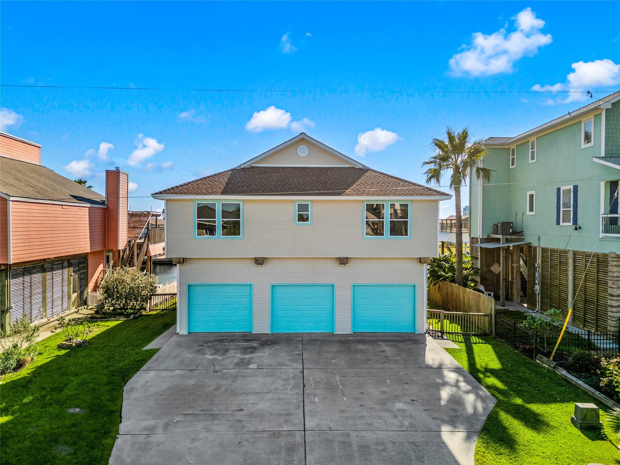 1427 Bamboo DR,  Tiki Island,  TX 77554
