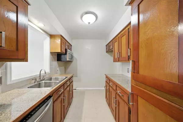 Houston, TX 77043,10666 Hazelhurst DR #22