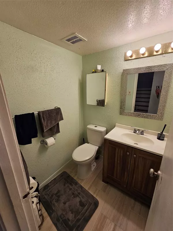 Houston, TX 77043,10112 Beekman Place DR