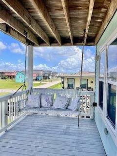 4207 Reeves DR, Galveston, TX 77554