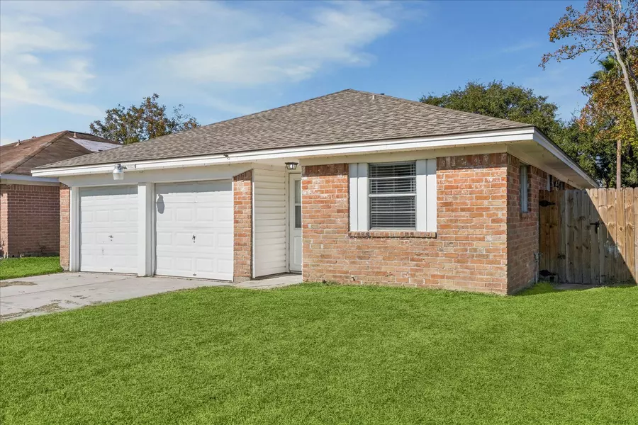 1808 Wren DR, League City, TX 77573