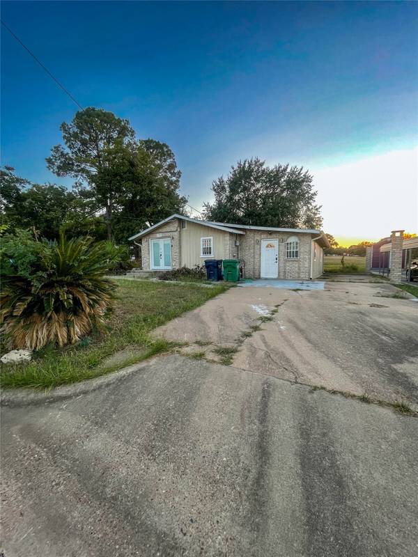 709 Sabine ST, Brenham, TX 77833