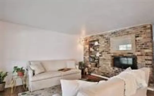 2201 Fountain View unit 60F DR #60, Houston, TX 77057