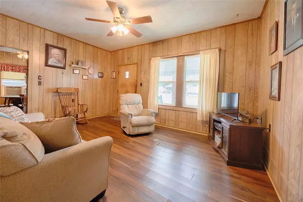 Moulton, TX 77975,401 W Live Oak and 504 S Pecan ST