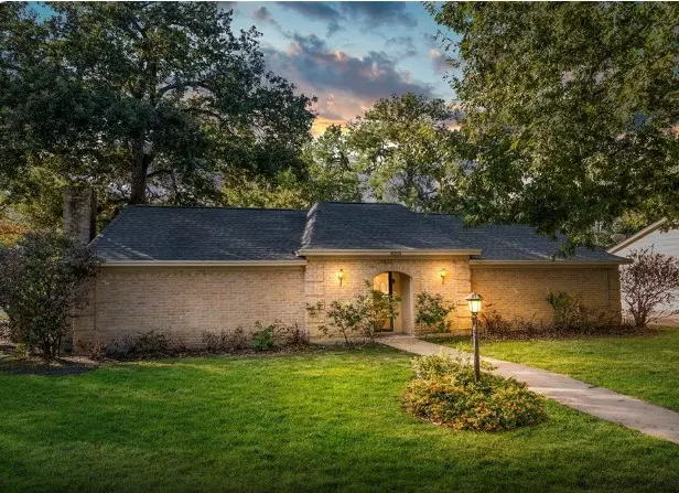 8203 Roebourne LN, Houston, TX 77070