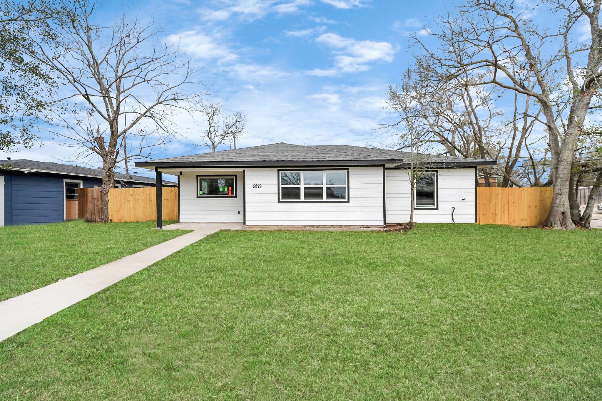 5879 Belcrest ST, Houston, TX 77033