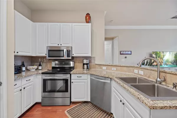 Houston, TX 77056,2400 McCue RD #206