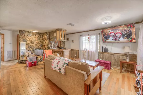 Onalaska, TX 77360,123 HILLTOP