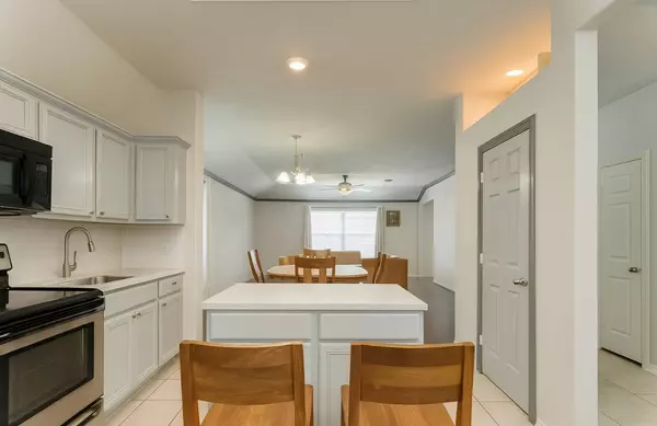 Dickinson, TX 77539,418 Sun River LN
