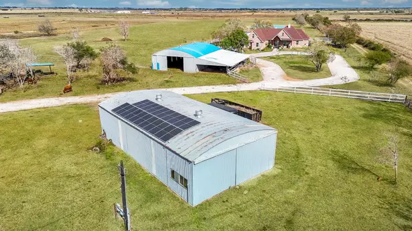 1093 Sunderman RD, Alleyton, TX 78935