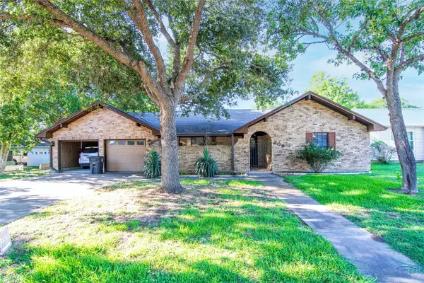 209 Simpson ST, Schulenburg, TX 78956