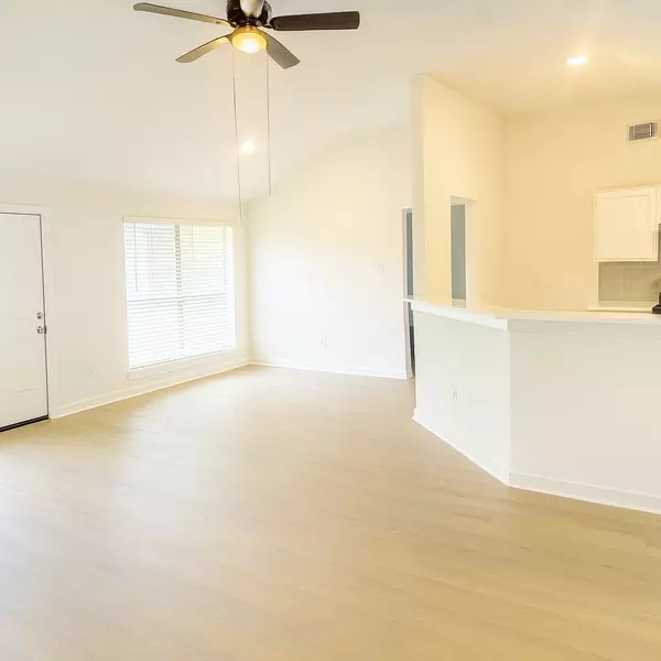 League City, TX 77573,906 Dixie DR