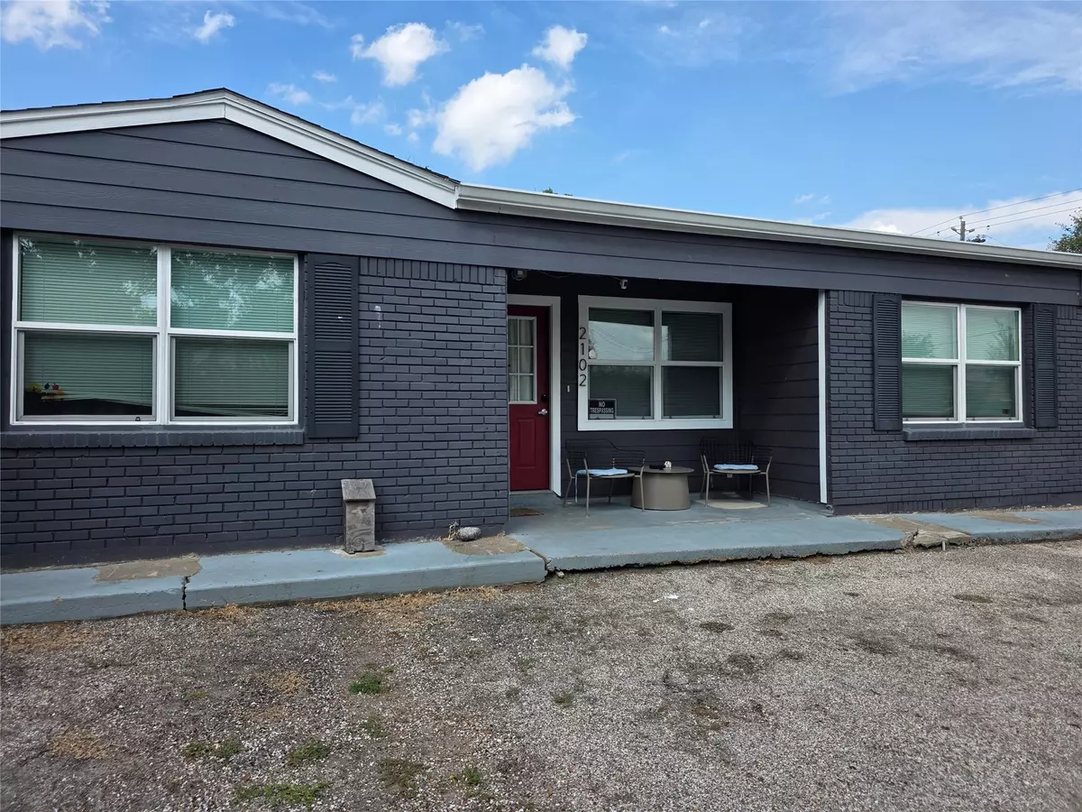 Pasadena, TX 77502,2102 Dewberry LN