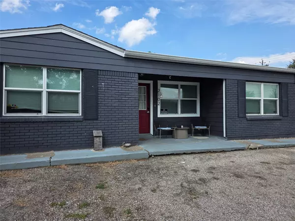 2102 Dewberry LN, Pasadena, TX 77502