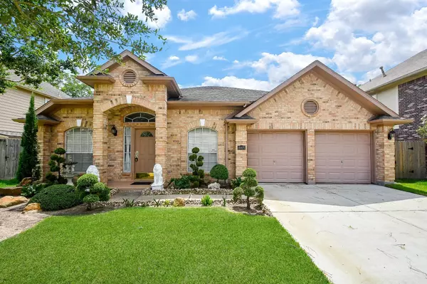 16422 Ember Hollow LN, Sugar Land, TX 77498