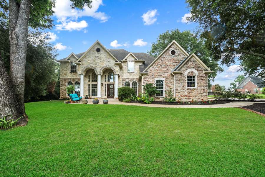 15590 Crown Oaks DR, Montgomery, TX 77316