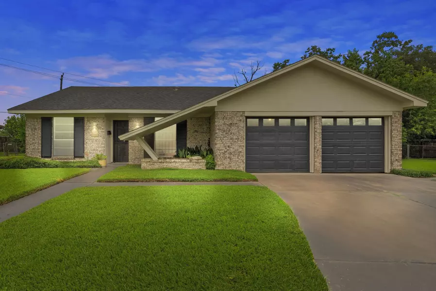 5107 Bungalow LN, Houston, TX 77048