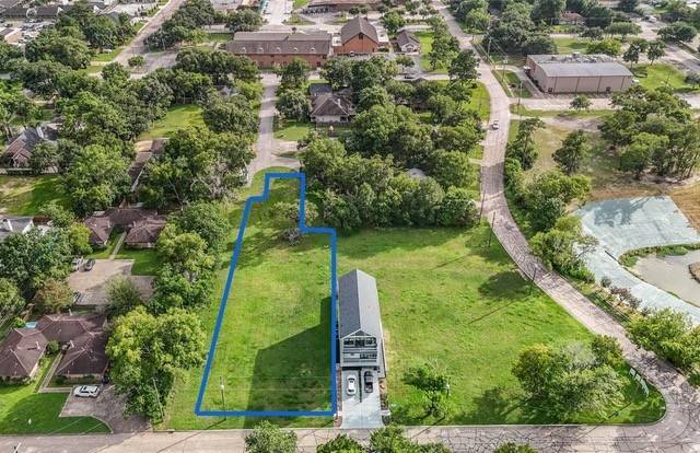 206 Quaker DR, Friendswood, TX 77546