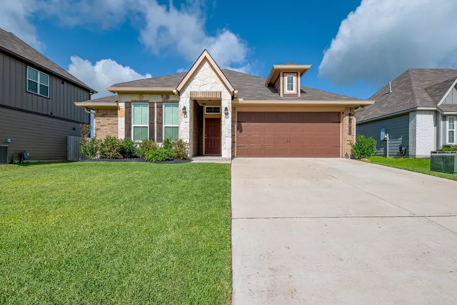 1012 Old Vine RD, Brenham, TX 77833