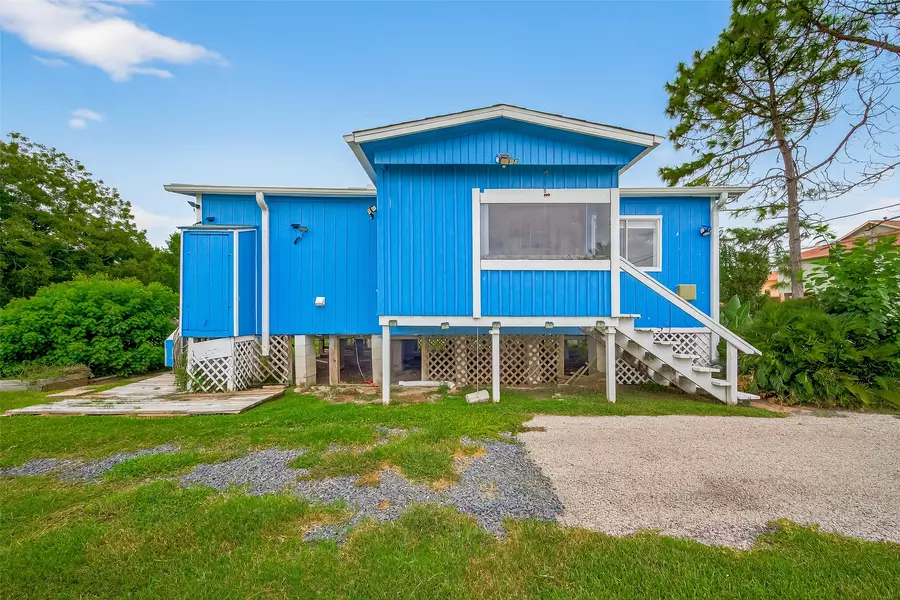 1116 6th St, San Leon, TX 77539