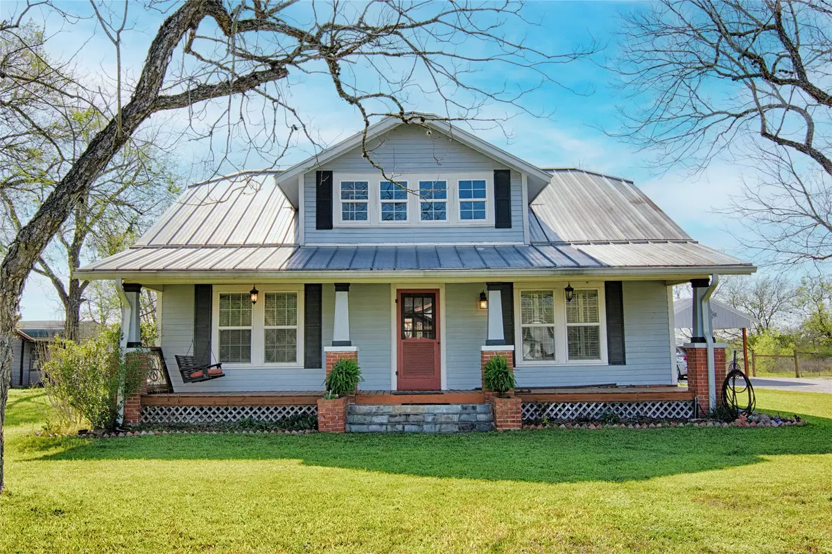 Hallettsville, TX 77964,800 S Main ST