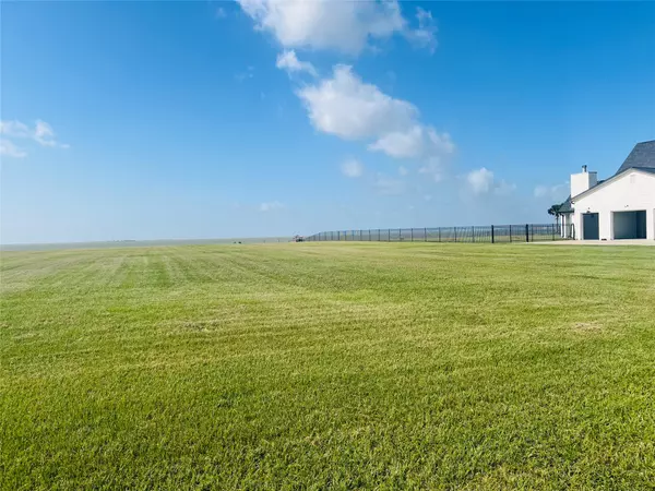 6402 Dow Reef DR, Beach City, TX 77523