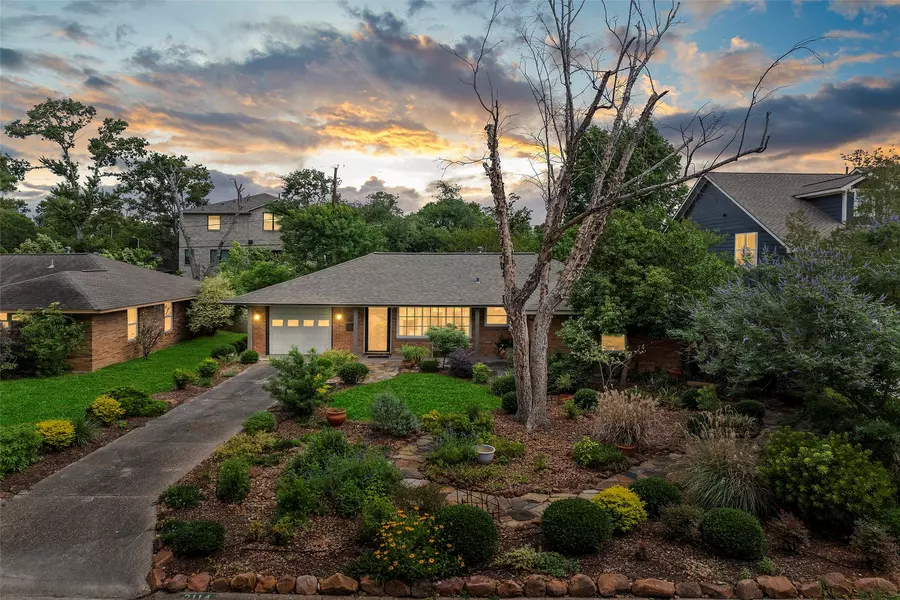 2114 Saxon DR, Houston, TX 77018