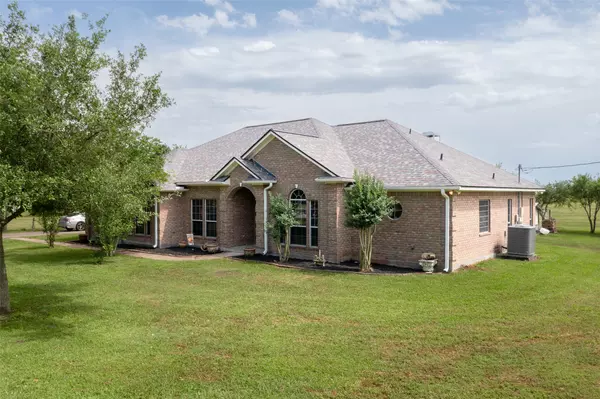 1204 County Road 408, El Campo, TX 77437