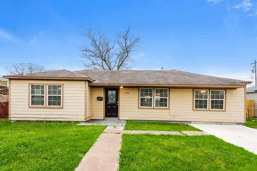 1202 Trimm AVE, Pasadena, TX 77502