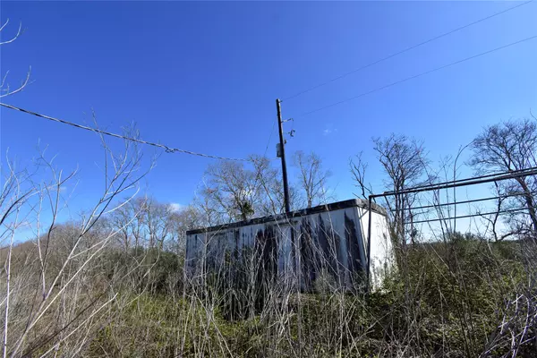 Stowell, TX 77661,951 Canal Rd