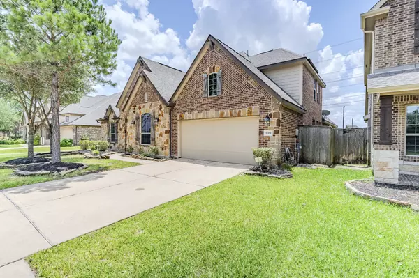 9319 Taylor Cliff LN, Cypress, TX 77433