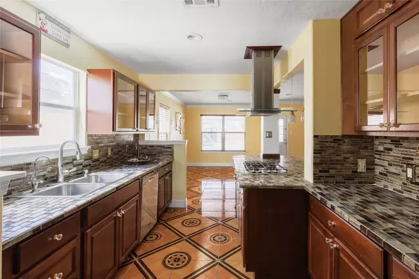 5706 Post Oak Manor DR,  Houston,  TX 77085