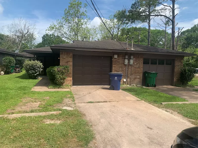 717-719 Cincinnati ST, Angleton, TX 77515