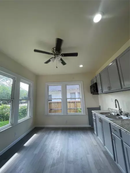2119 Davis ST, Houston, TX 77026