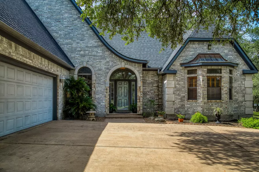 12200 Brandie LN, Burton, TX 77835