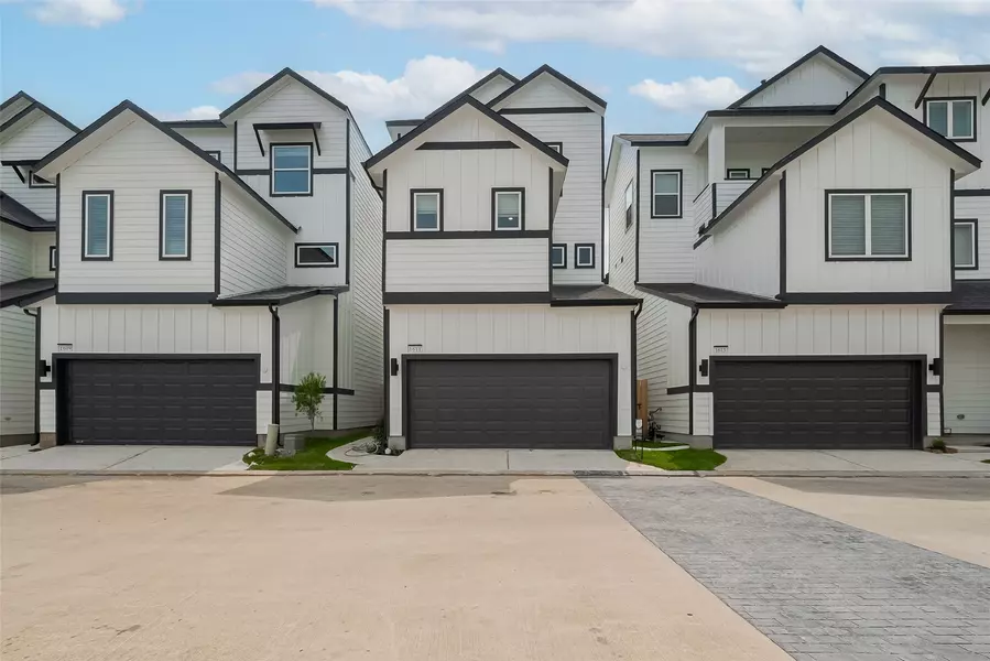 1611 Regents Gate CT, Houston, TX 77055