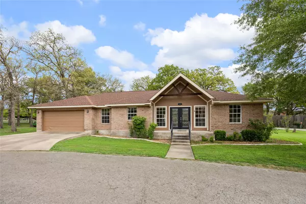 114 Park PL, La Grange, TX 78945