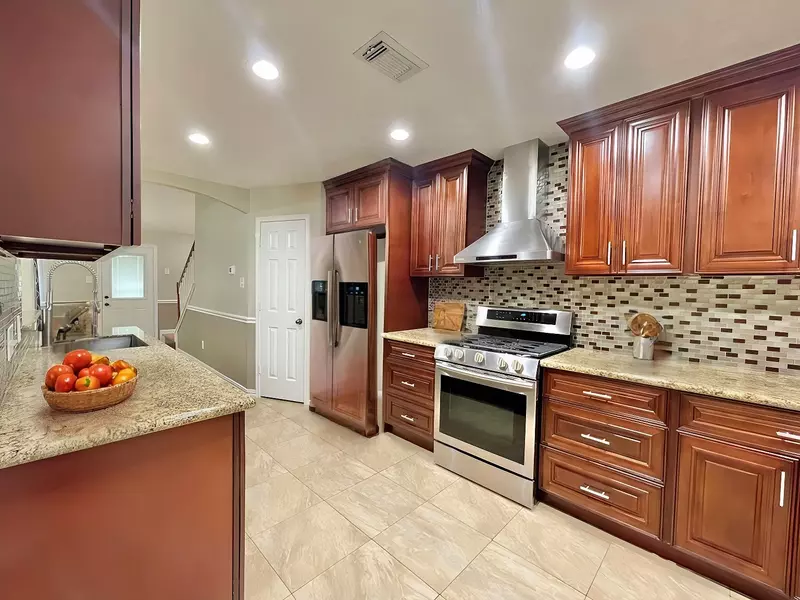 8227 Prairie Wind LN, Houston, TX 77040