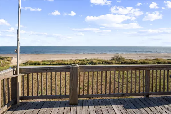 Gilchrist, TX 77617,981 Dolly ST