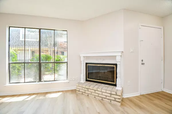 Houston, TX 77092,5001 Lamonte LN #14