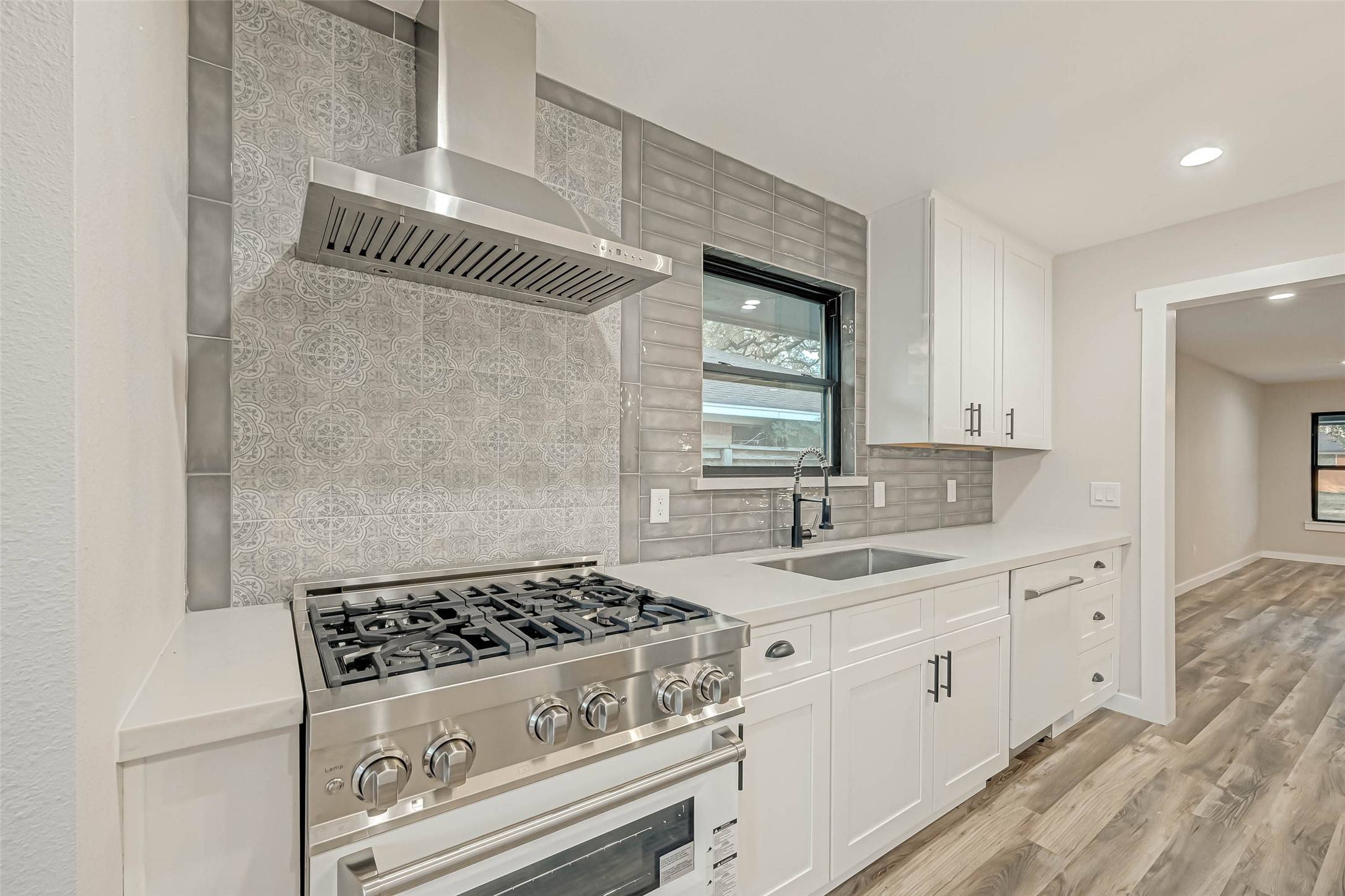 2111 Nina Lee LN, Houston, TX 77018