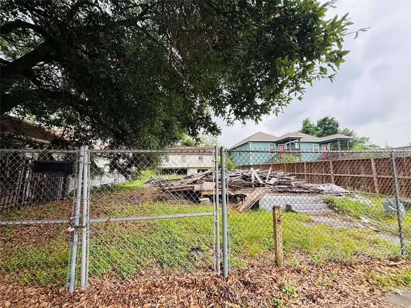 7820 Canal ST, Houston, TX 77012