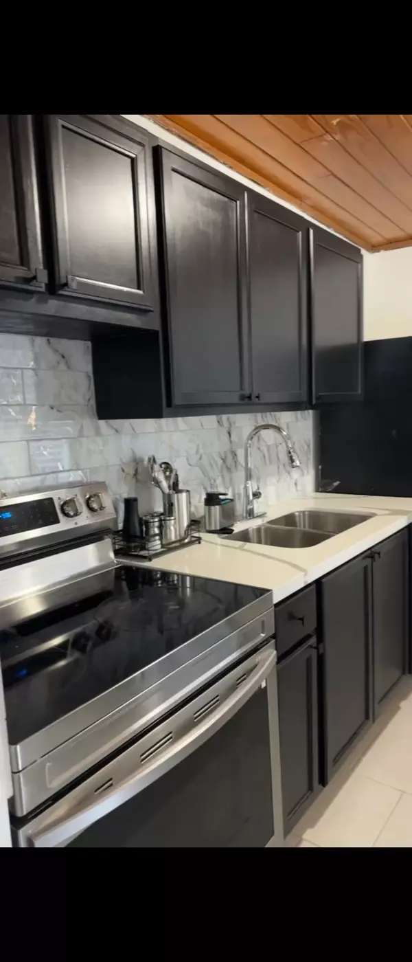 Pasadena, TX 77502,2205 Strawberry RD