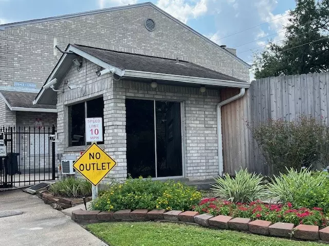 17585 Red Oak DR #7585, Houston, TX 77090