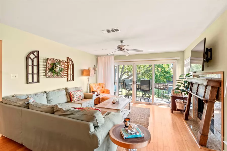 160 Peninsula Point TER, Mabank, TX 75156